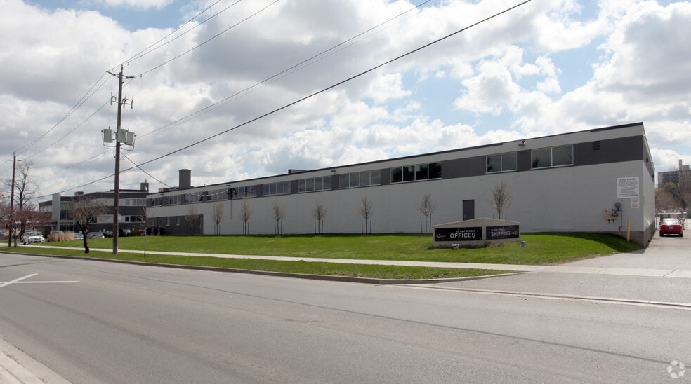 35 Oak St, Toronto, ON for lease - Building Photo - Image 2 of 5
