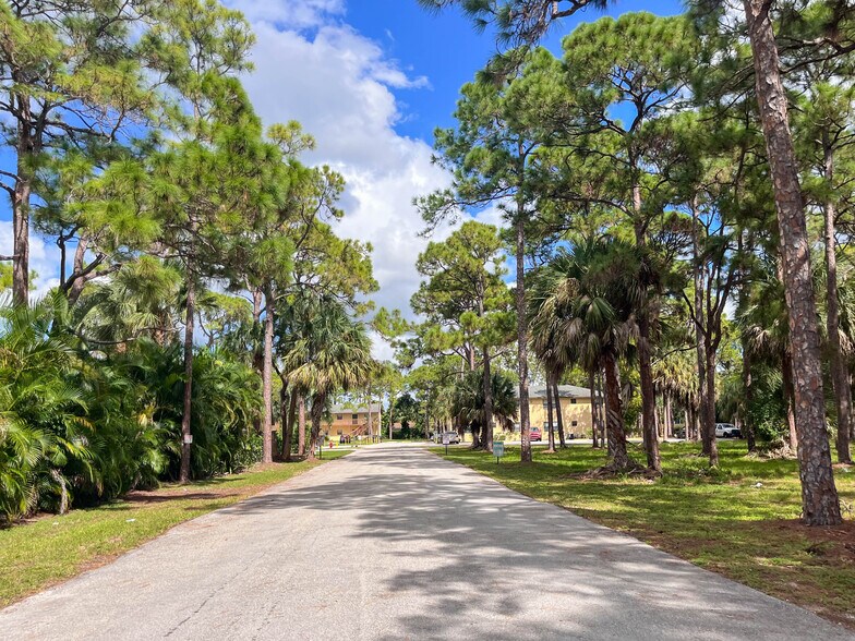 4605 Melaleuca Ln, Greenacres, FL for sale - Building Photo - Image 2 of 27