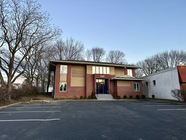 300 Commack Rd, Commack, NY for sale - Primary Photo - Image 1 of 1