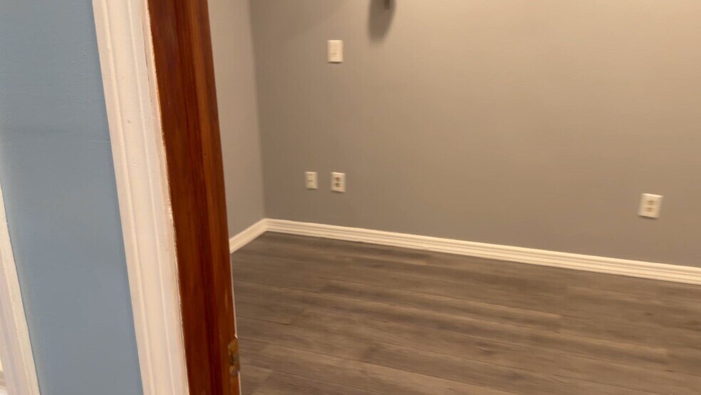 3715 Main St, Bridgeport, CT à vendre - Vidéo sur l’inscription commerciale - Image 2 de 34