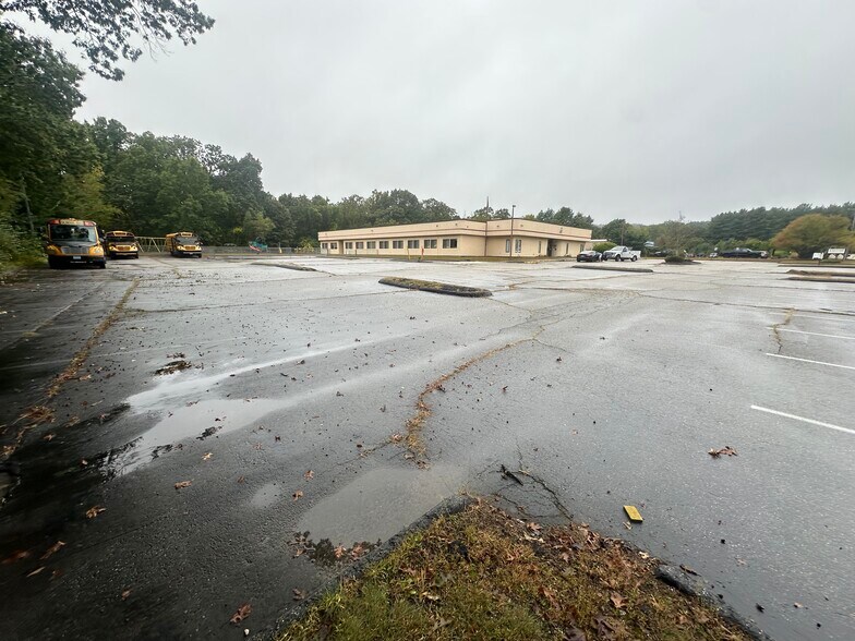 10 Commerce Dr, Columbia, CT à vendre - Photo du bâtiment - Image 2 de 19