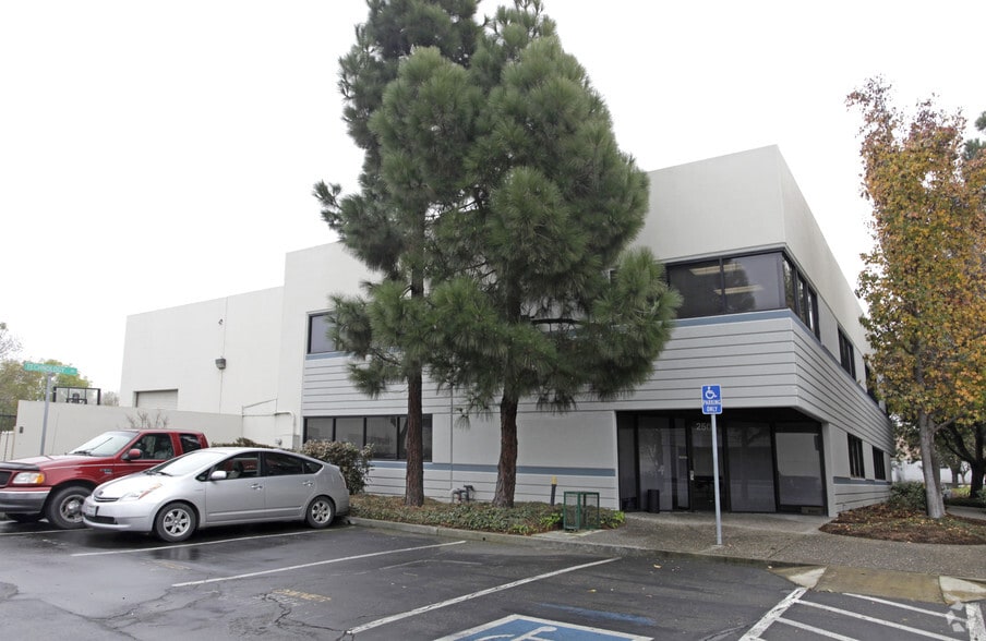 2504 Technology Dr, Hayward, CA for lease - Primary Photo - Image 1 of 3