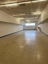 390 W Chrysler Dr, Belvidere, IL for sale Interior Photo- Image 2 of 4