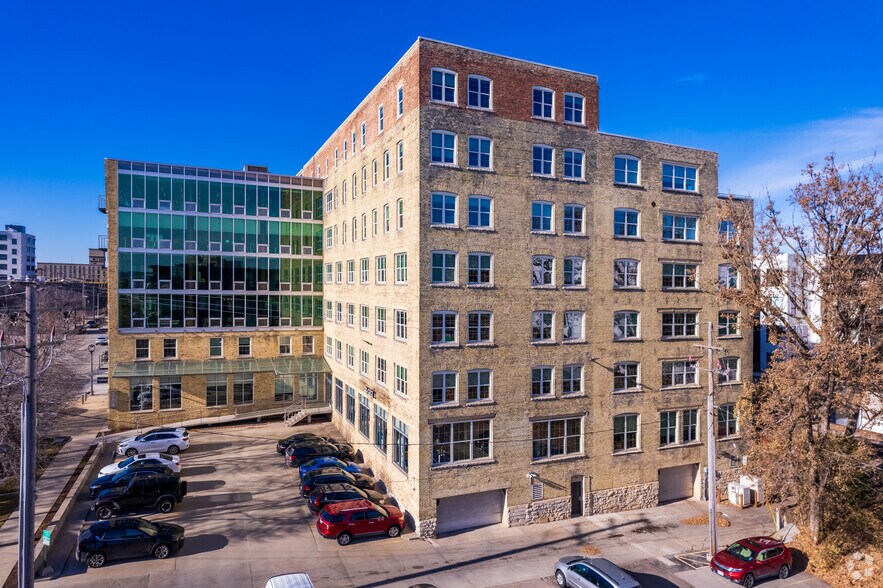 234 W Florida St, Milwaukee, WI à louer - Photo du bâtiment - Image 2 de 7