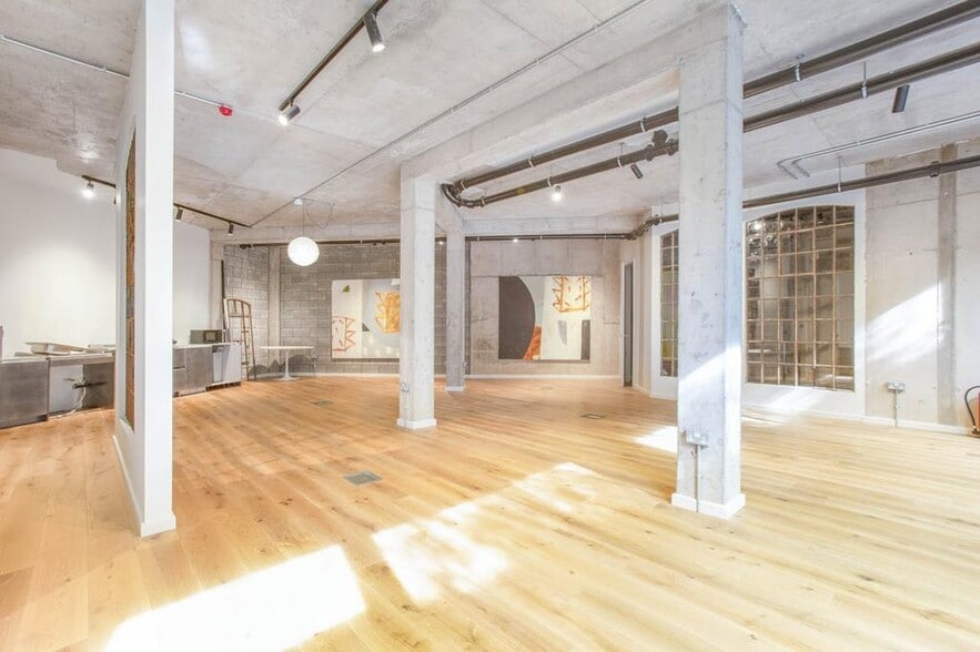 59 Wallis Rd, London for lease - Interior Photo - Image 3 of 26