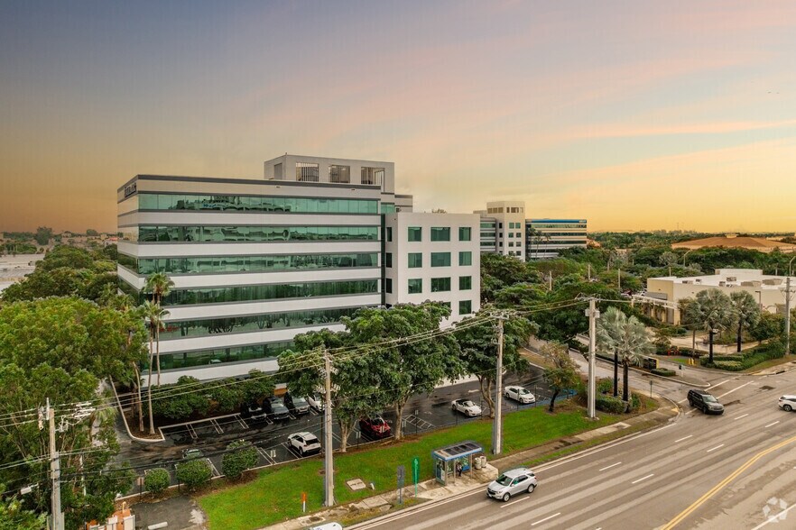 8750 NW 36th St, Doral, FL à louer - Photo du bâtiment - Image 3 de 5