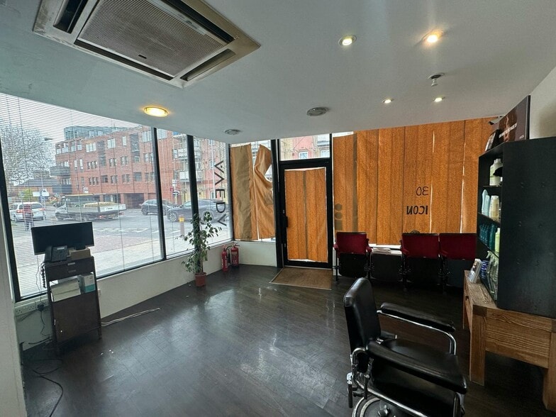 18 Coombe Rd, Kingston Upon Thames for lease - Building Photo - Image 2 of 3