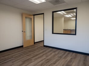 8755 SW Citizens Dr, Wilsonville, OR à louer Photo intérieure- Image 2 de 4