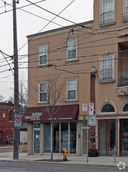 990 Kingston Rd, Toronto, ON à vendre - Photo du bâtiment - Image 3 de 3