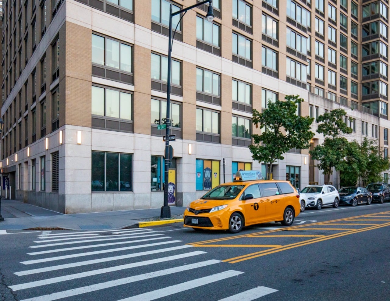 160 Riverside Blvd, New York, NY for lease Interior Photo- Image 1 of 10