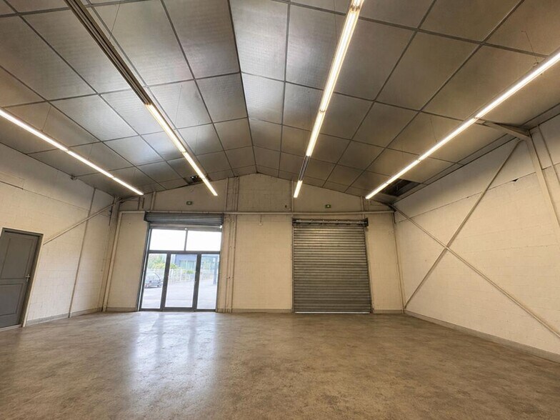 Flex in Montivilliers for lease - Interior Photo - Image 2 of 4
