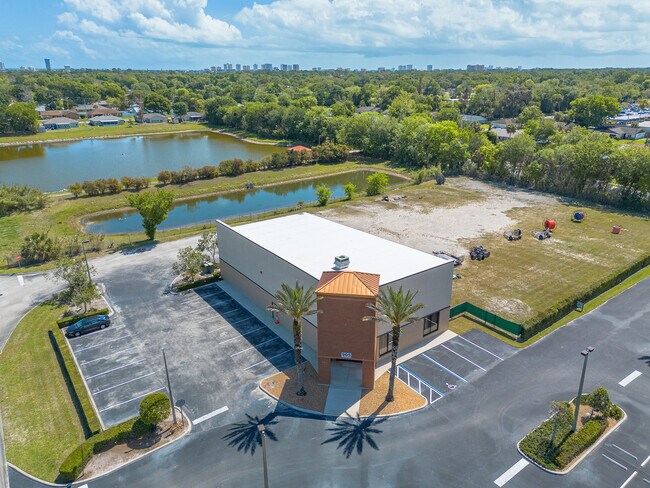 Plus de détails pour 905 Foster Way, South Daytona, FL - Industriel à louer