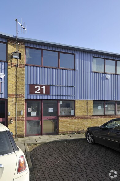 250 Milkwood Rd, Londres à louer - Photo du bâtiment - Image 2 de 3