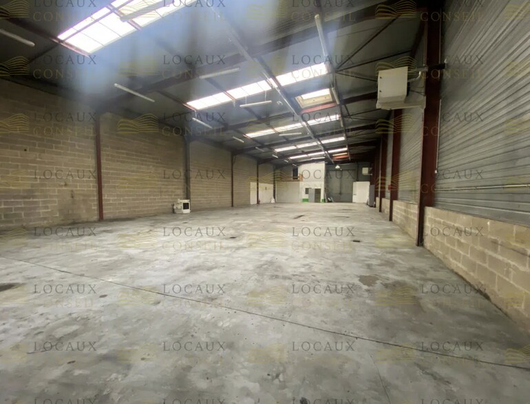 Flex in Saint-Leu-la-Forêt for lease - Building Photo - Image 3 of 5