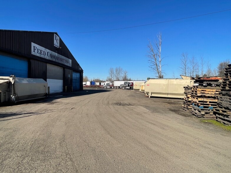 4441 NE 148th Ave, Portland, OR à vendre - Photo du bâtiment - Image 2 de 16