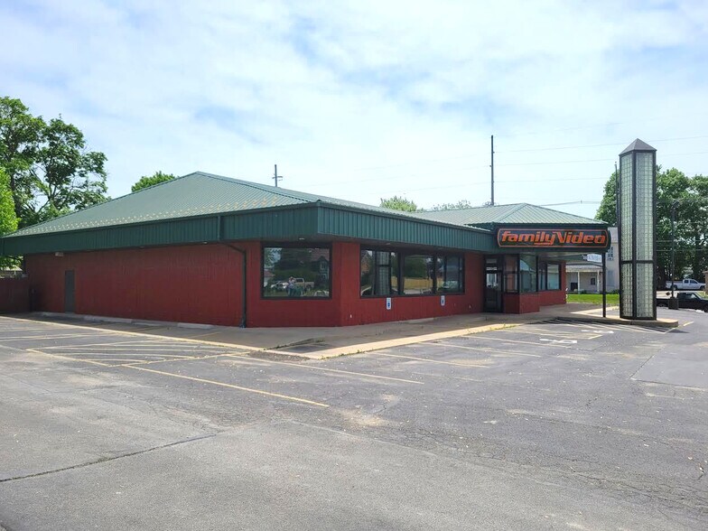 803 W Burlington Ave, Fairfield, IA for lease - Building Photo - Image 2 of 4