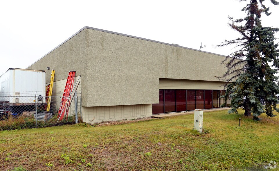 485 South Ave NW, Spruce Grove, AB à louer - Photo du bâtiment - Image 2 de 2