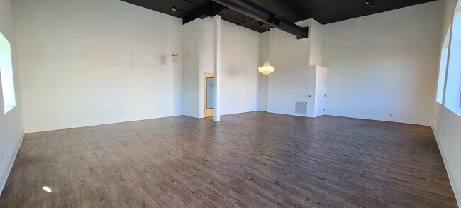 Plus de détails pour 120 Commercial St NE, Salem, OR - Bureau/Commerce de détail à louer