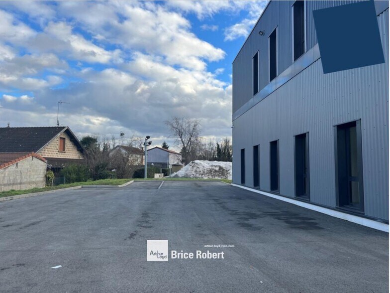 53 Avenue Carnot, Neuville-sur-Saône for lease - Building Photo - Image 2 of 4