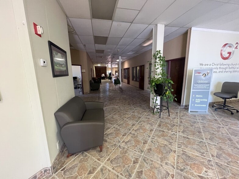 4702 Saturn Rd, Garland, TX for lease - Interior Photo - Image 3 of 18