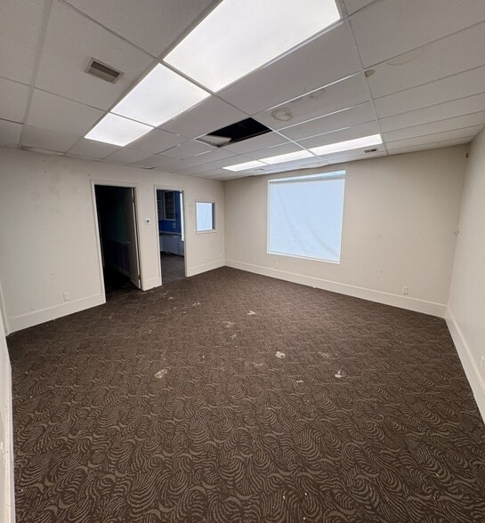 1808 S Anthony Blvd, Fort Wayne, IN for lease - Interior Photo - Image 3 of 30