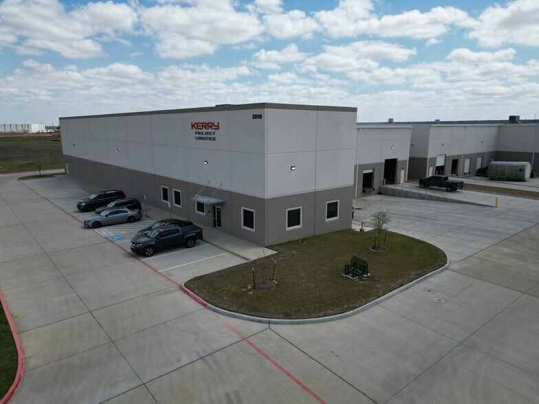 2506 Twinwood Pky, Brookshire, TX à louer - Photo du bâtiment - Image 1 de 4