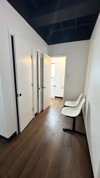 2110 W 75th St, Prairie Village, KS à louer - Photo du bâtiment - Image 3 de 8
