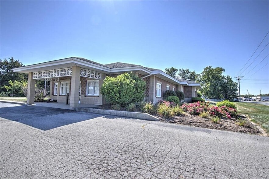 330 N Wyckles St, Decatur, IL for sale - Building Photo - Image 3 of 8