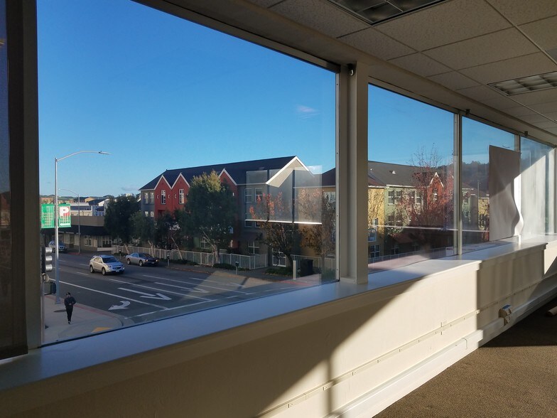 1306 3rd St, San Rafael, CA à louer - Photo intérieure - Image 3 de 6