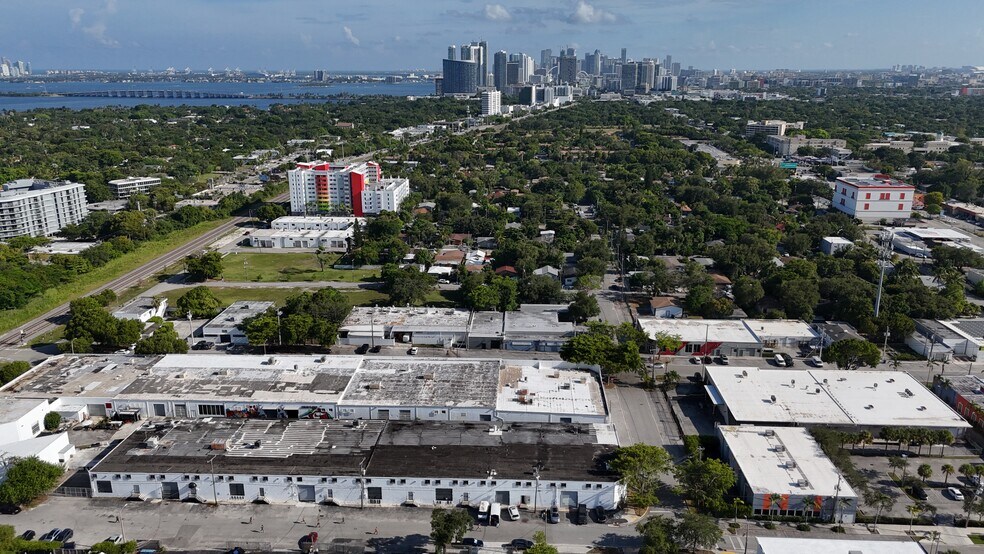 301-395 NE 59th St, Miami, FL à louer - Photo du bâtiment - Image 1 de 26