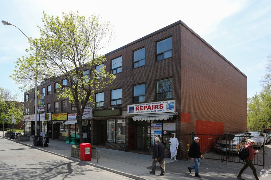 1063-1075 Danforth Ave, Toronto, ON à vendre - Photo principale - Image 1 de 1