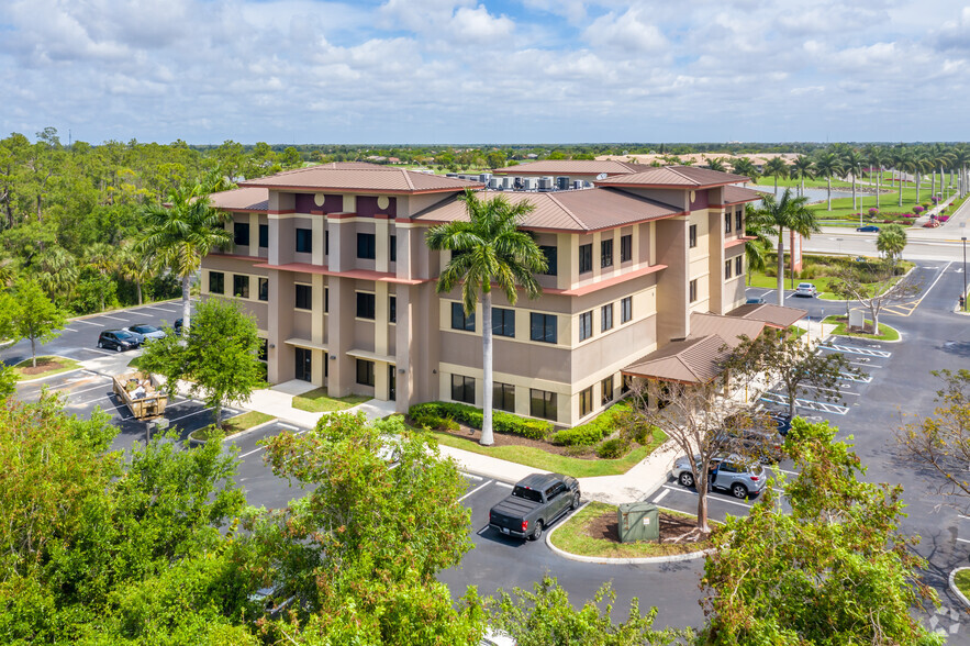 12250 E Tamiami Trl, Naples, FL à louer - Photo du bâtiment - Image 3 de 10