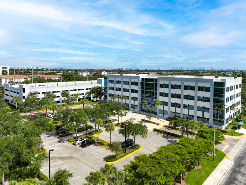 750 Park of Commerce Blvd, Boca Raton, FL for lease - Building Photo - Image 3 of 18