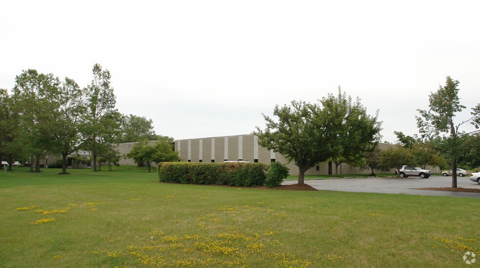 375 Commerce Dr, Buffalo, NY à louer - Photo du bâtiment - Image 2 de 14