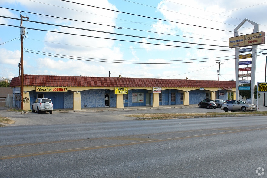 5713-5725 Evers Rd, San Antonio, TX à vendre - Photo du bâtiment - Image 2 de 6