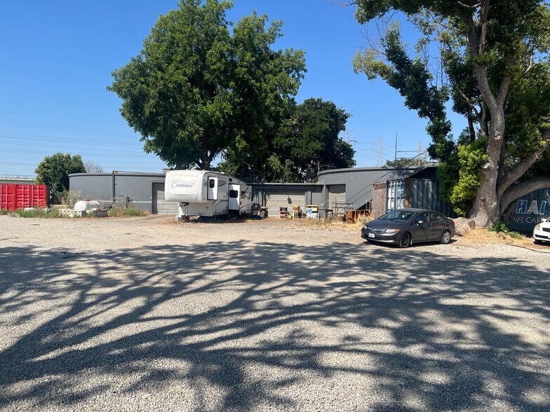 Howe Ave, Sacramento, CA à louer - Photo du bâtiment - Image 2 de 5