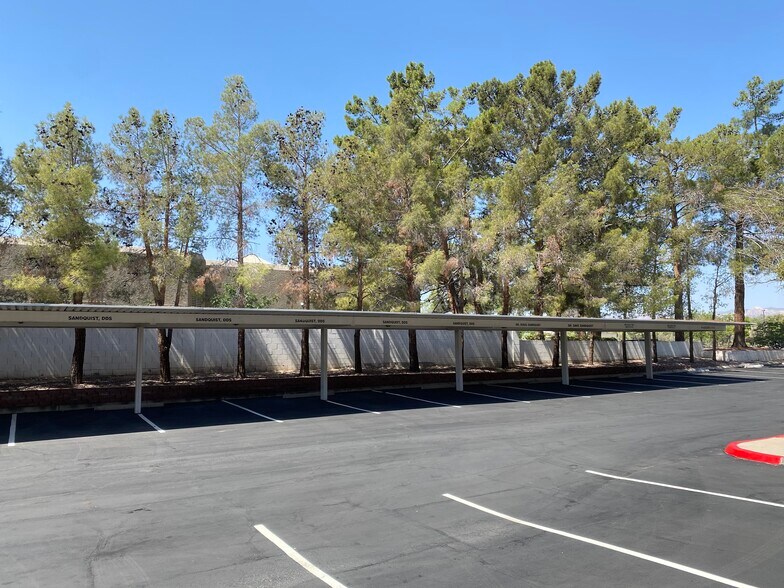 2650 Lake Sahara Dr, Las Vegas, NV à louer - Photo du bâtiment - Image 3 de 11