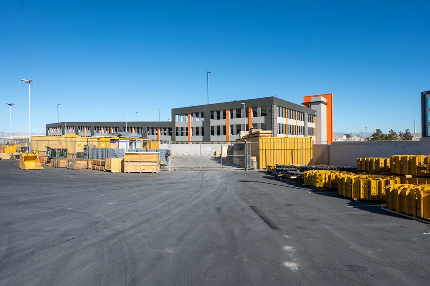 1575 E Cactus Ave, Henderson, NV à vendre - Photo de construction - Image 2 de 2