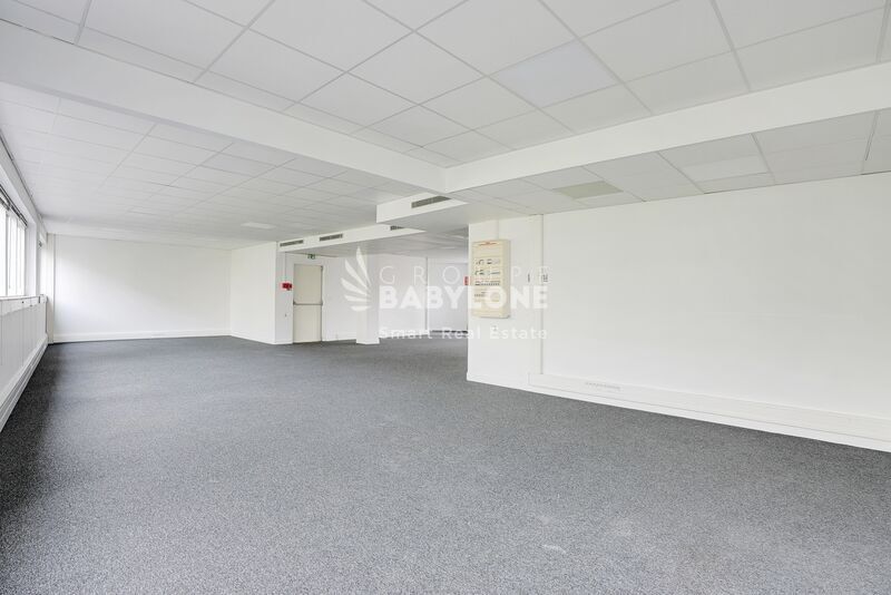 Office in Boulogne-Billancourt for lease - Interior Photo - Image 2 of 9