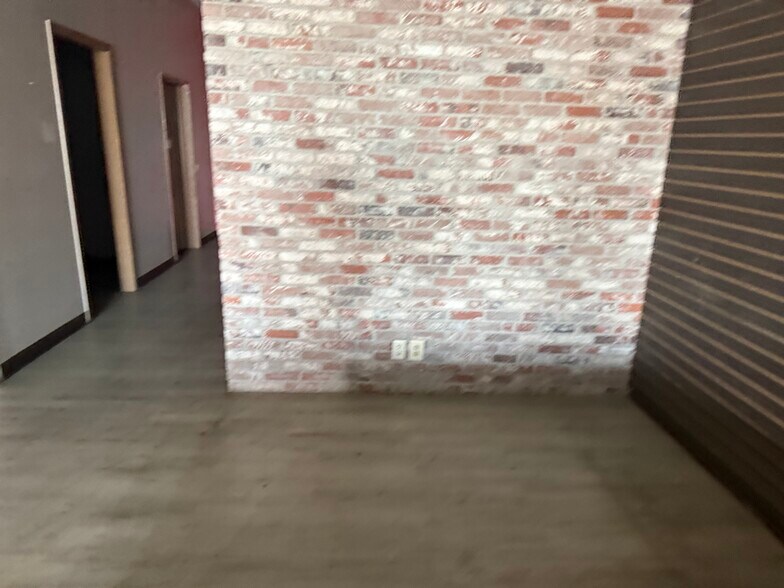 1720-1868 E Charleston Blvd, Las Vegas, NV à louer - Photo intérieure - Image 2 de 7