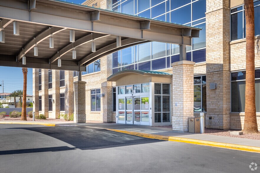 1505 Wigwam Pky, Henderson, NV à louer - Photo du bâtiment - Image 2 de 12