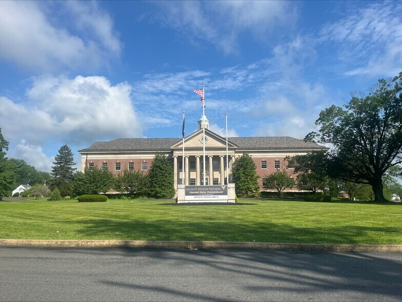 355 Maple Ave, Harleysville, PA à louer - Photo du bâtiment - Image 2 de 3