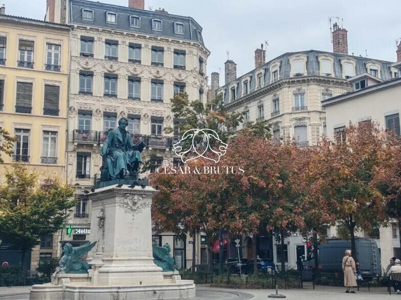 Commerce de détail dans Lyon à louer - Photo du bâtiment - Image 1 de 1