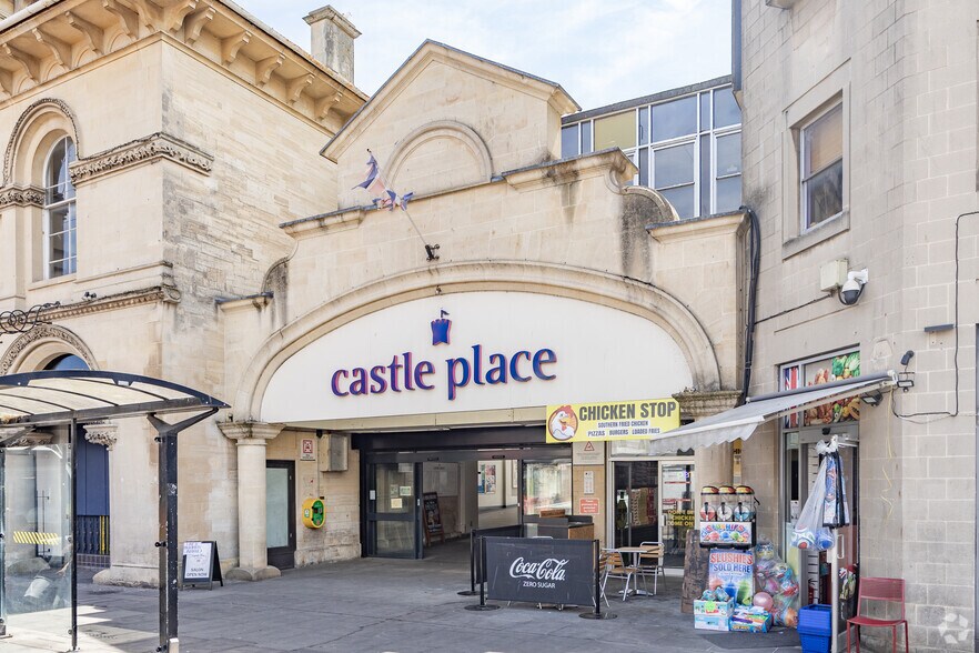 Castle Pl, Trowbridge for lease - Primary Photo - Image 1 of 10
