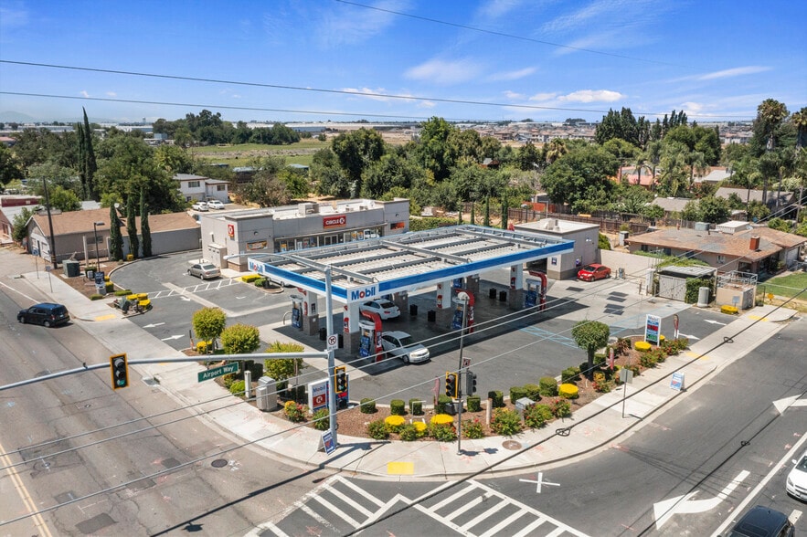2115 W Yosemite Ave, Manteca, CA for sale - Primary Photo - Image 1 of 20