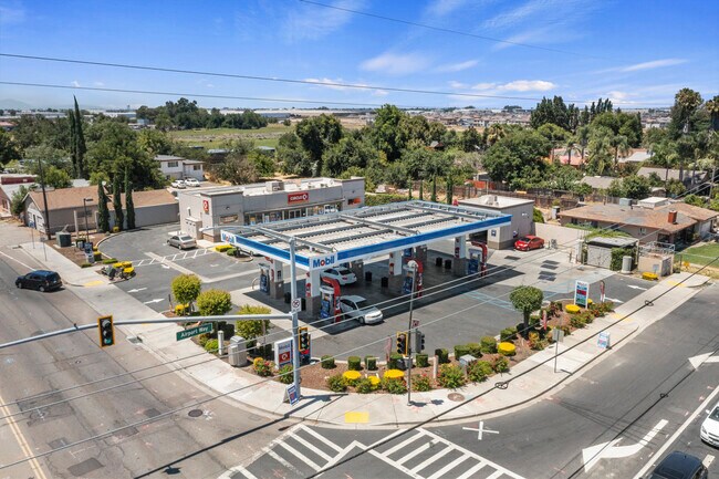 More details for 2115 W Yosemite Ave, Manteca, CA - Retail for Sale