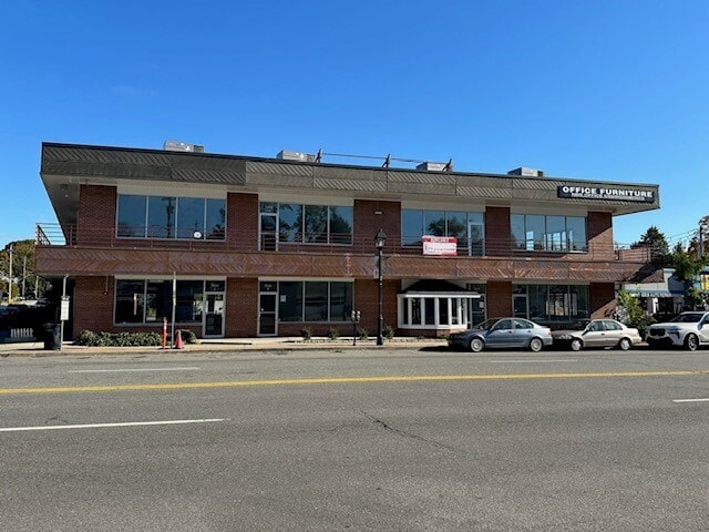 81-83 E Main St, Elmsford, NY à louer - Photo du bâtiment - Image 2 de 32