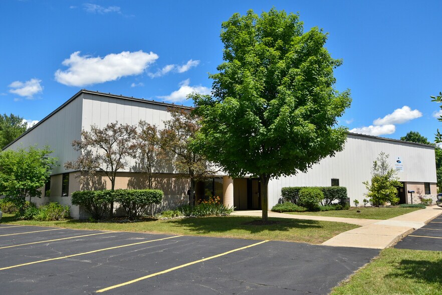 1120-1136 Baker Rd, Dexter, MI à louer - Photo du bâtiment - Image 1 de 4