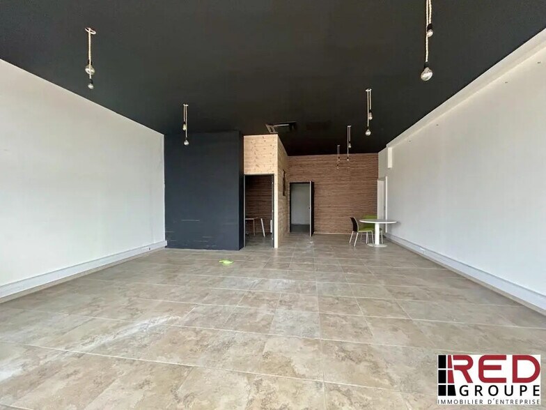 Rue Tourmaline, Éguilles for lease - Interior Photo - Image 2 of 6