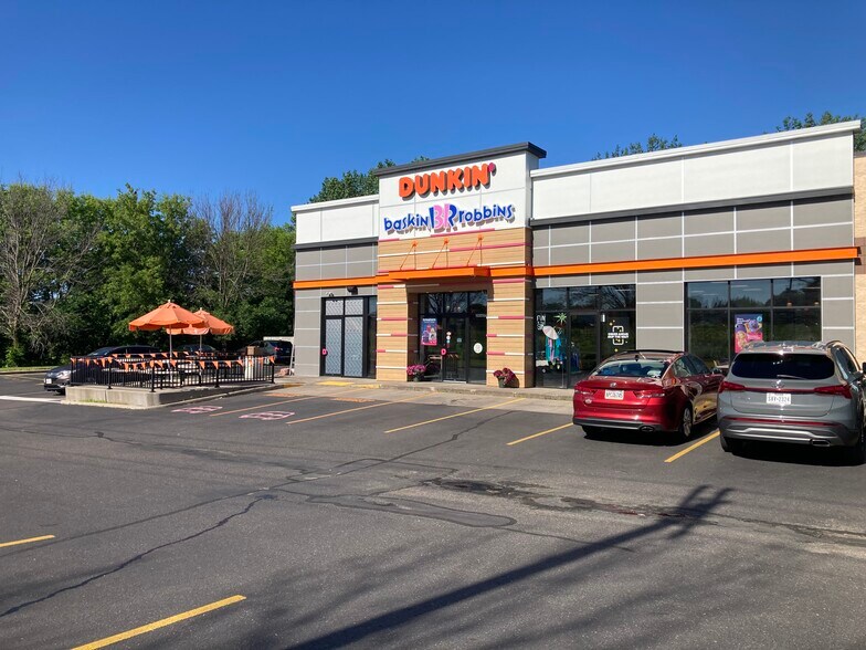 2836 N Clairemont Ave, Eau Claire, WI à louer - Photo du bâtiment - Image 2 de 3